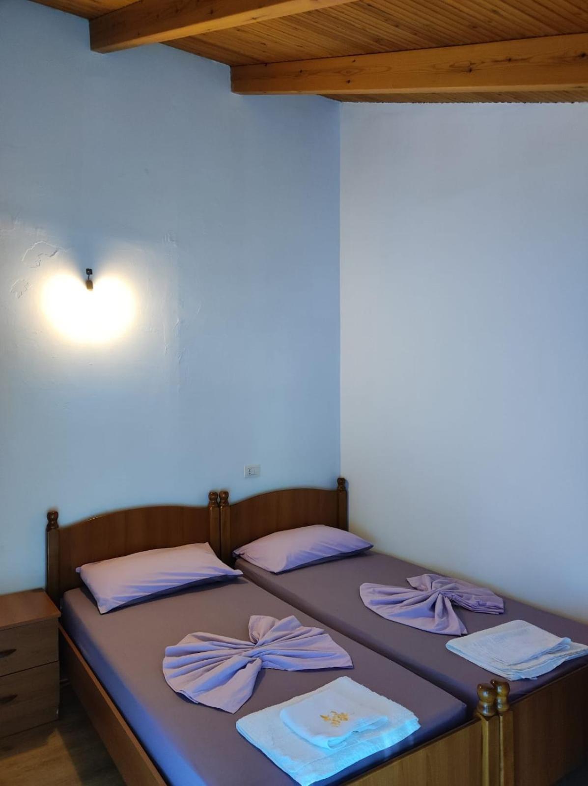 Hotel Toni Llogora Dukat エクステリア 写真